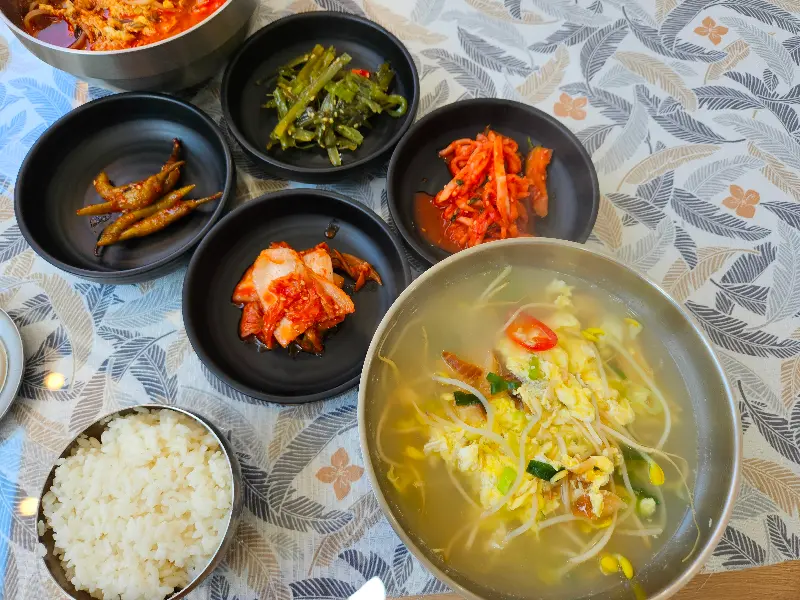 황태해장국과 밑반찬