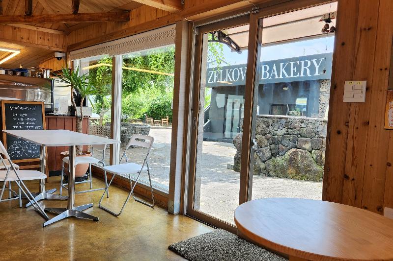 젤코바 베이커리 내부