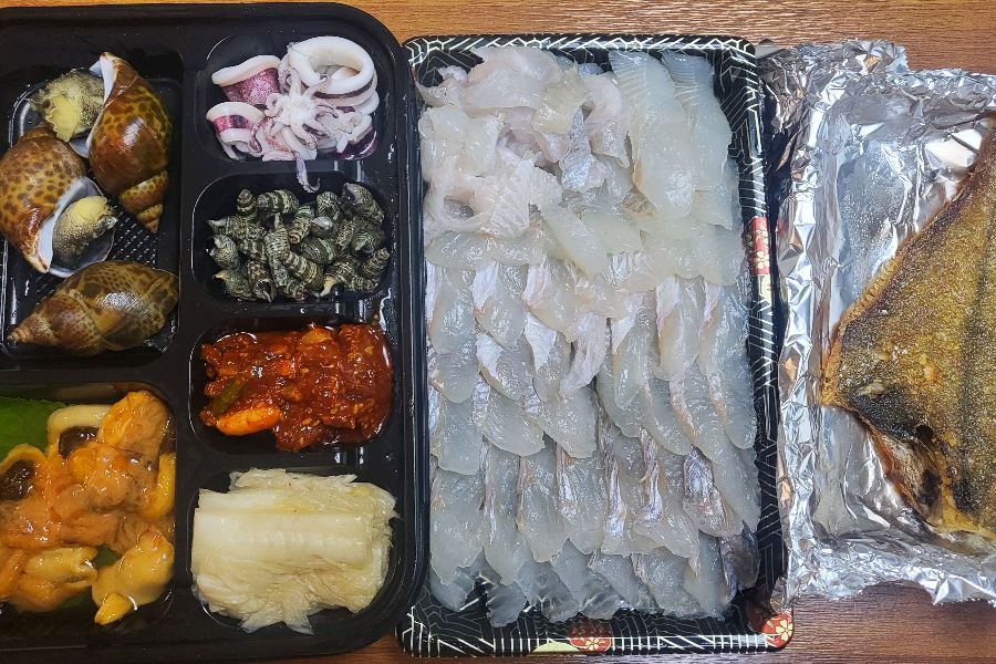 신선함이 가득한 회 한 상 차림