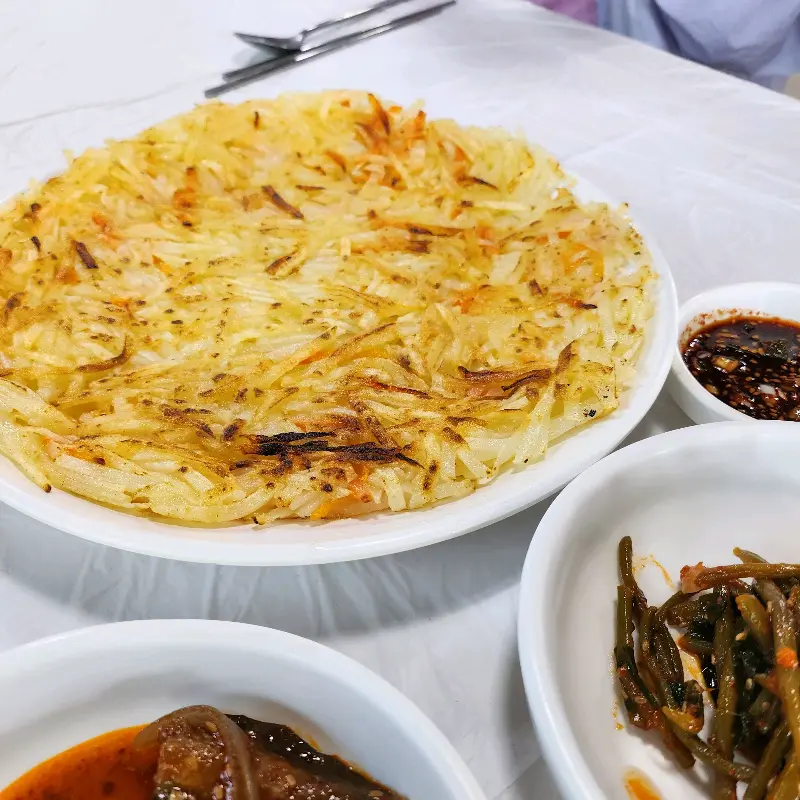 감자전과 밑반찬