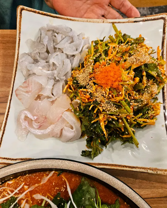 싱싱한 해산물과 야채무침