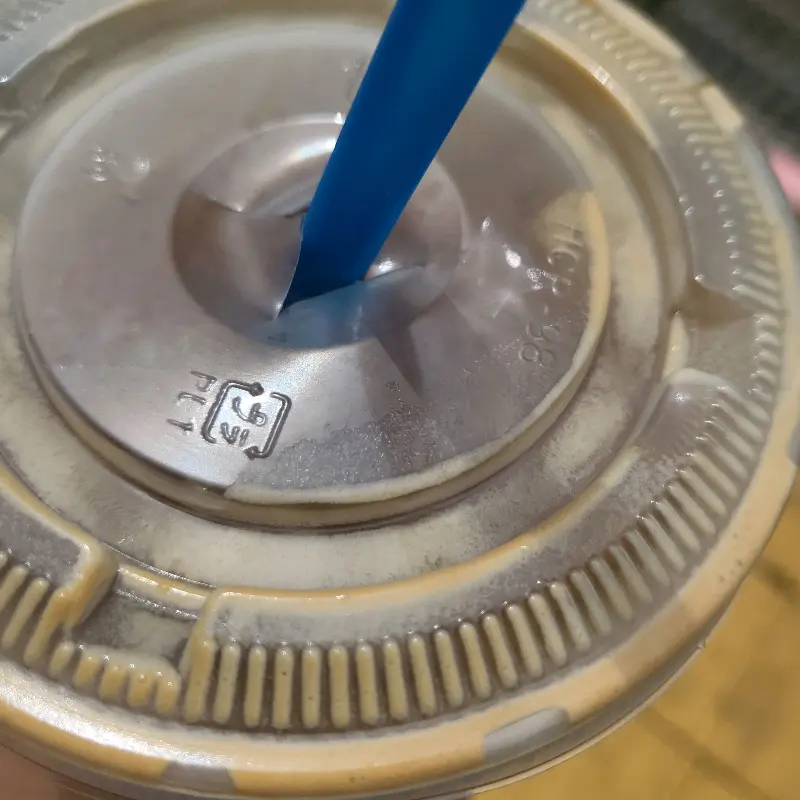 빽다방 아이스 커피 컵 뚜껑 사진