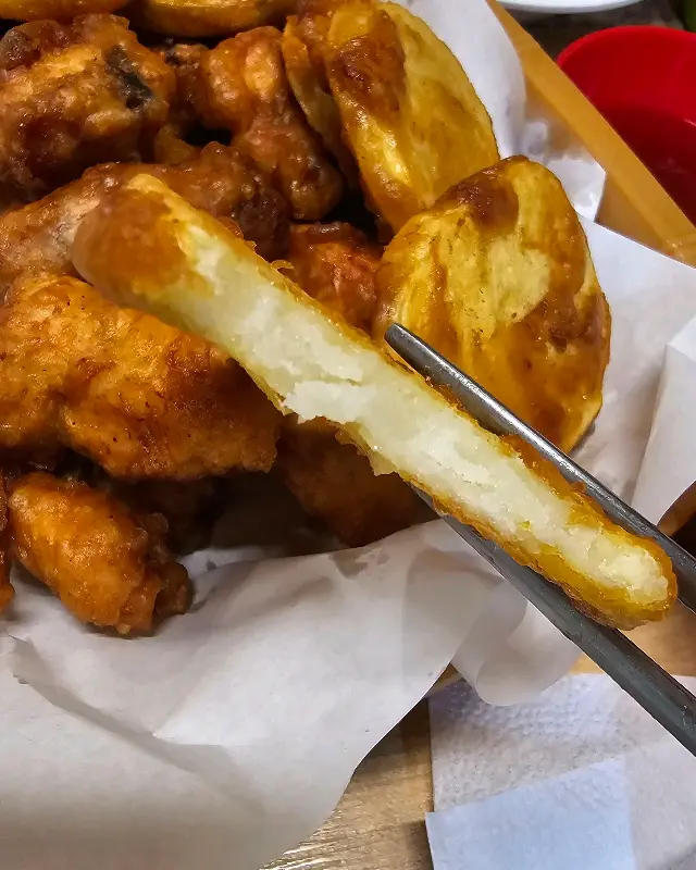 후라이드 치킨과 감자튀김