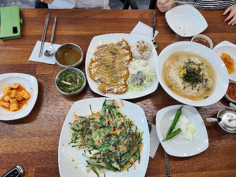 오구오구국시 반찬