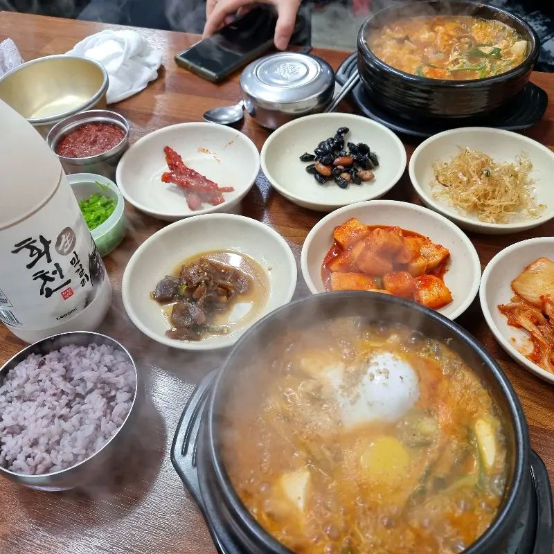 황해식당 순두부찌개 한상차림