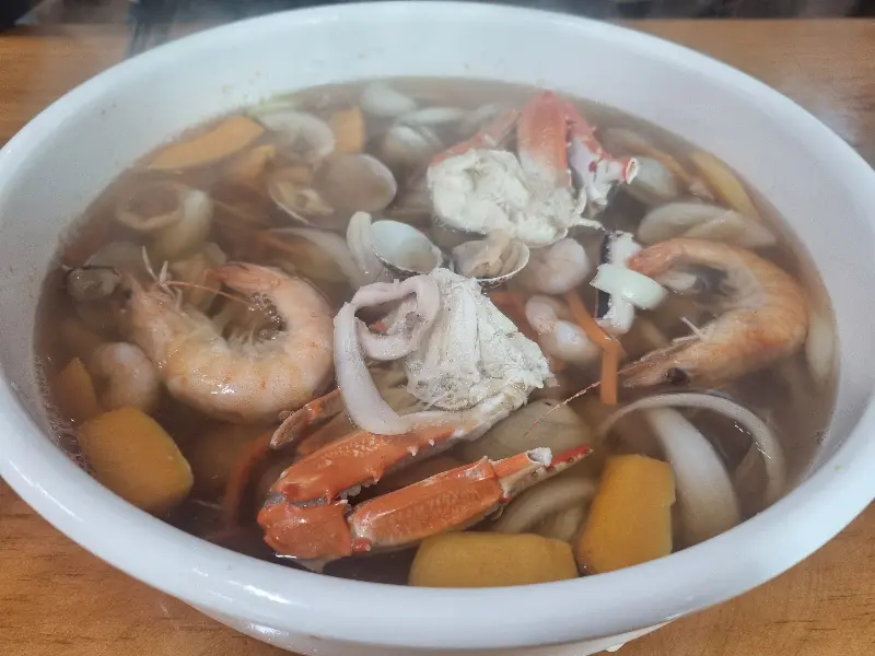 푸짐한 해물칼국수