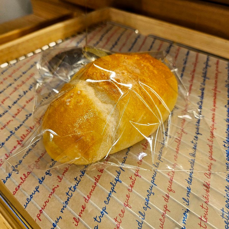 비닐 포장된 빵의 모습