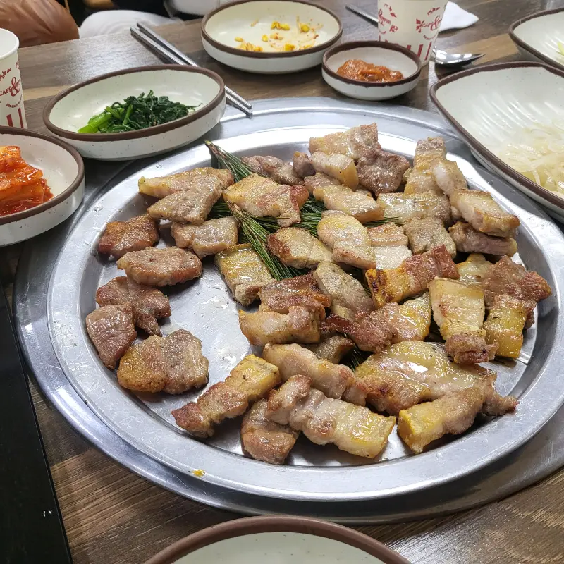 돼지고기 한 상 차림