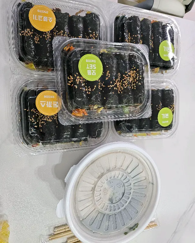 포장된 김밥들