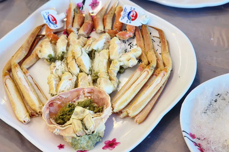 먹기 좋게 손질된 박달대게찜