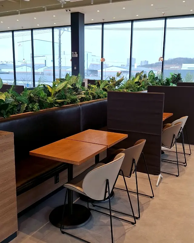 창밖 풍경이 보이는 좌석