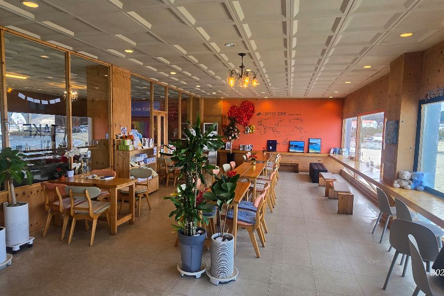 카페 내부 전경