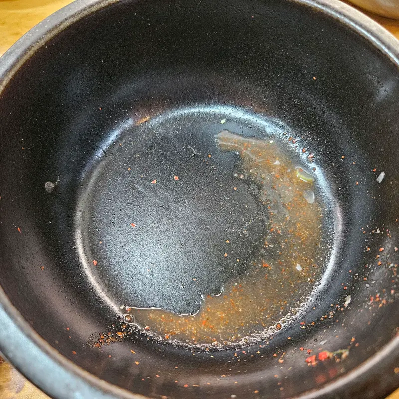 싹 비운 뚝배기