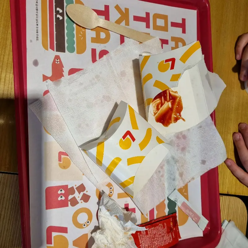 식사 후 남은 흔적