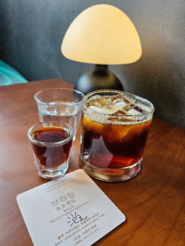 포크로 찍은 프렌치토스트 단면