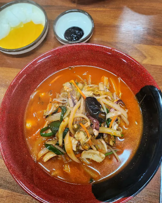 푸짐한 짬뽕 한 그릇