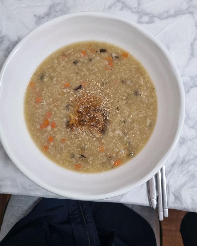 진한 바다향이 느껴지는 전복죽