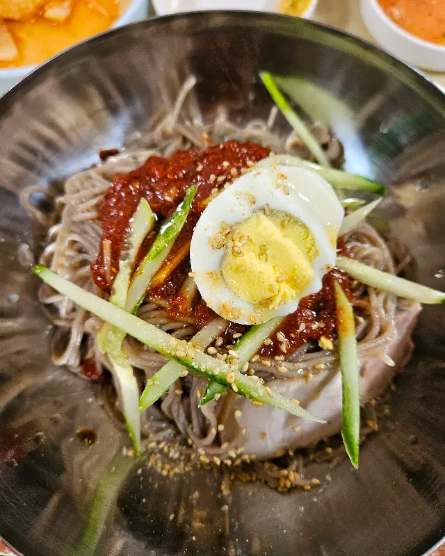 비빔 막국수 근접샷