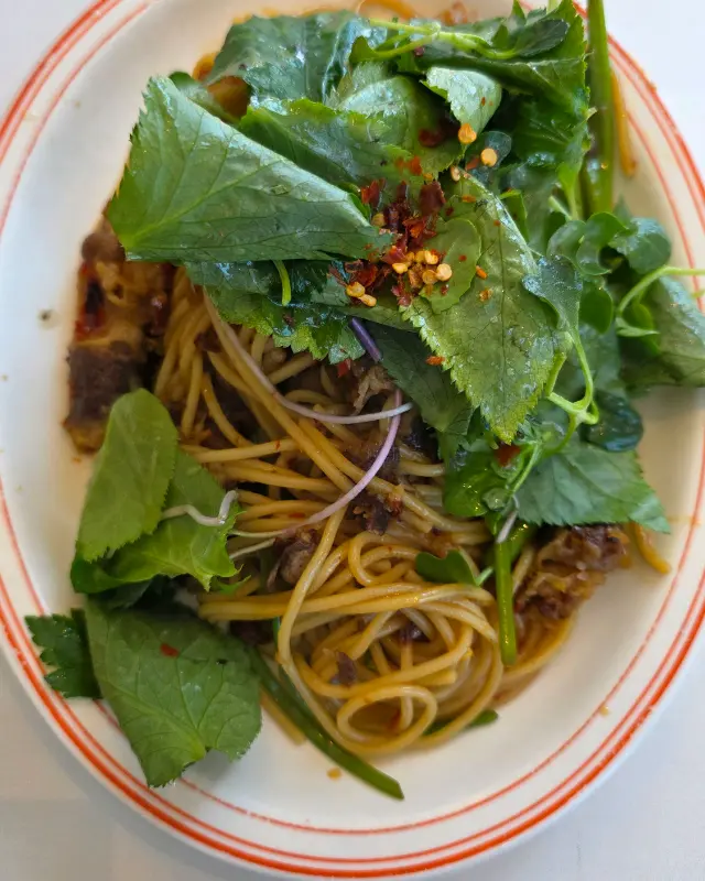 우삼겹 참나물 오일 파스타