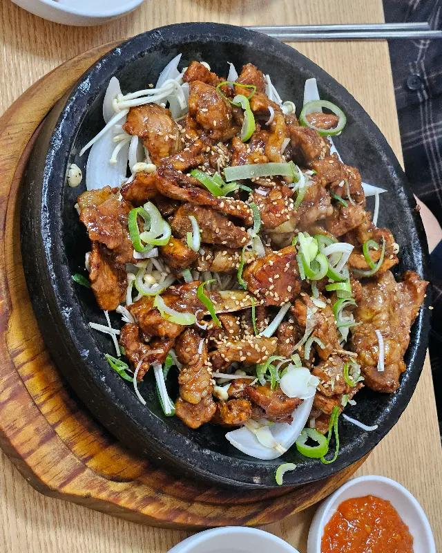 윤기가 흐르는 석갈비