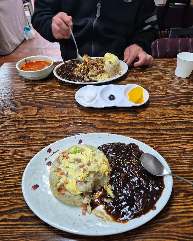 고슬고슬하게 볶아진 볶음밥