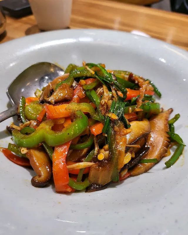 후식으로 제공되는 딸기 샤베트