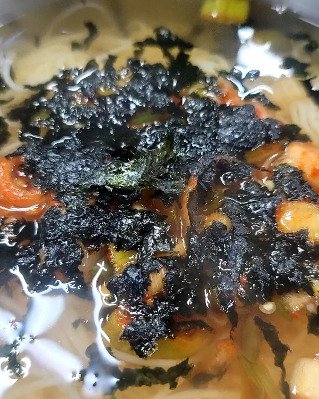 멸치국수 근접샷