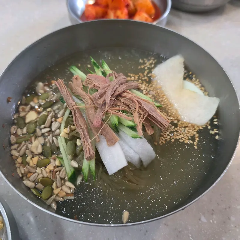 열두 냉면 근접샷