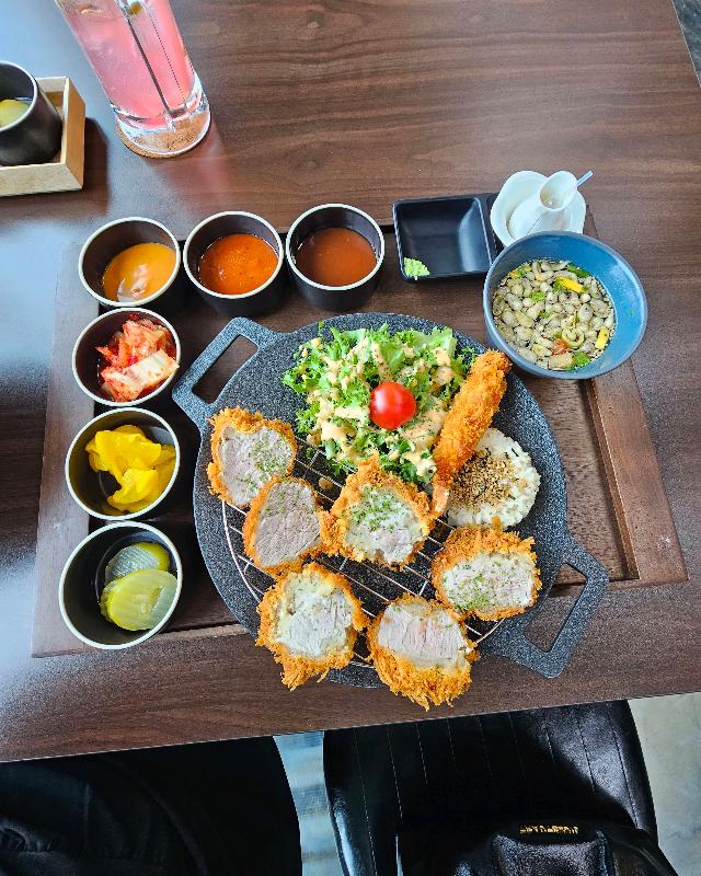 곁들임 소스가 함께 나오는 라멘