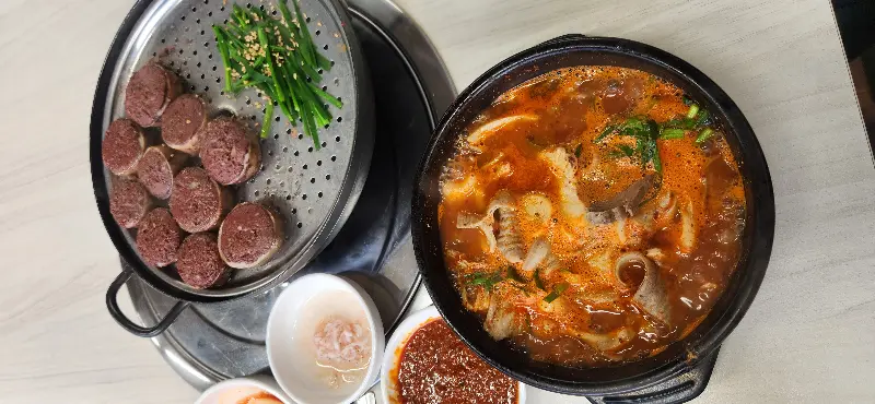 순대국밥과 피순대의 환상적인 조화