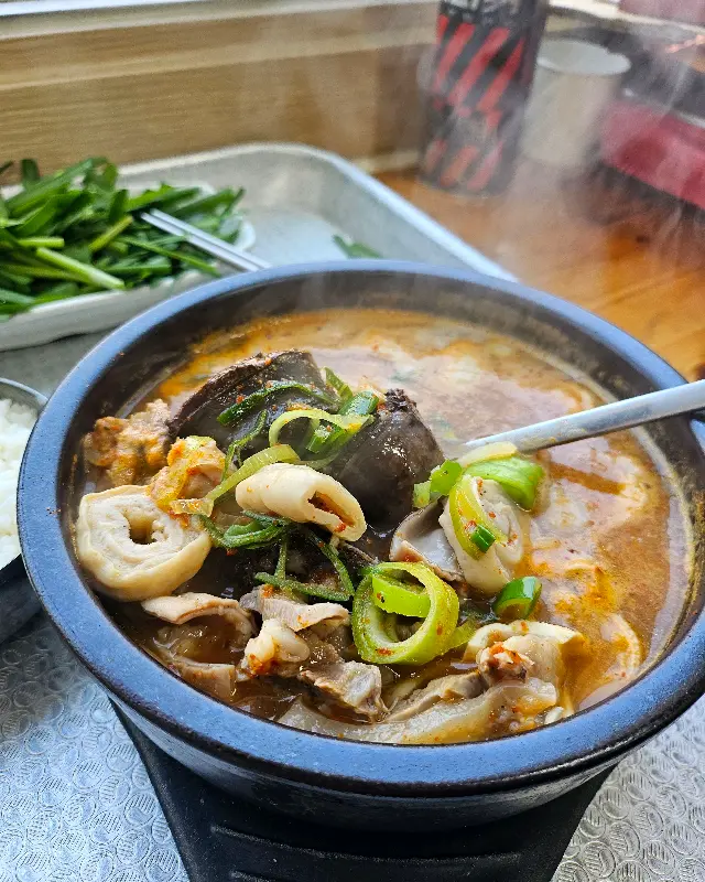 푸짐한 순대국밥