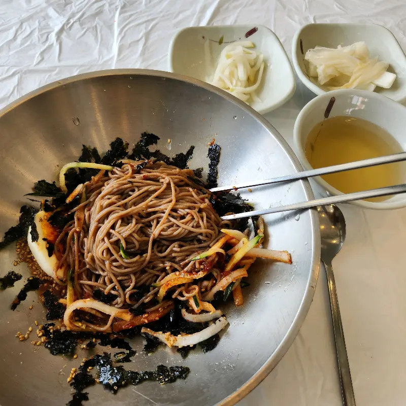 매콤달콤한 회 막국수