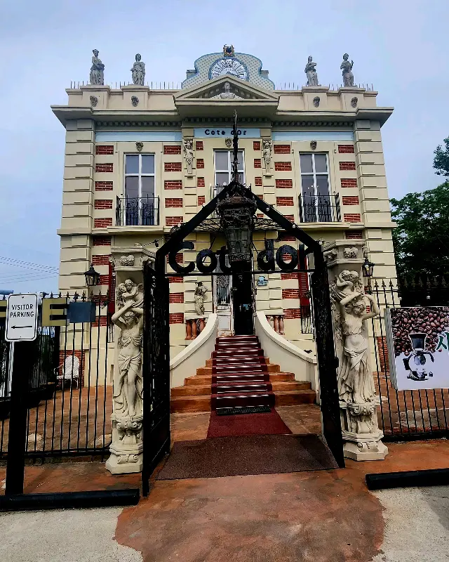 카페 내부 장식