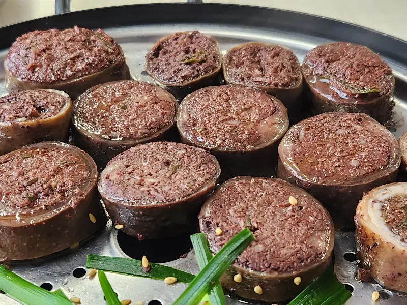 윤기가 자르르 흐르는 피순대