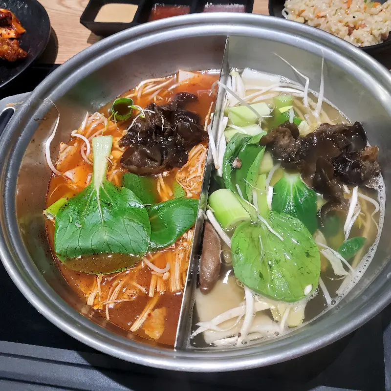 반반 육수 샤브샤브