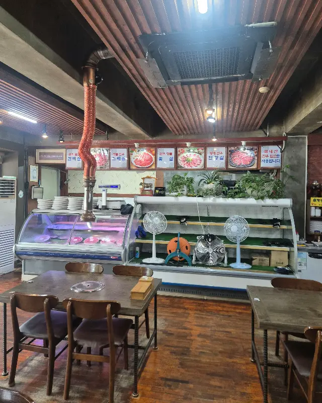 신한우시대 내부 전경