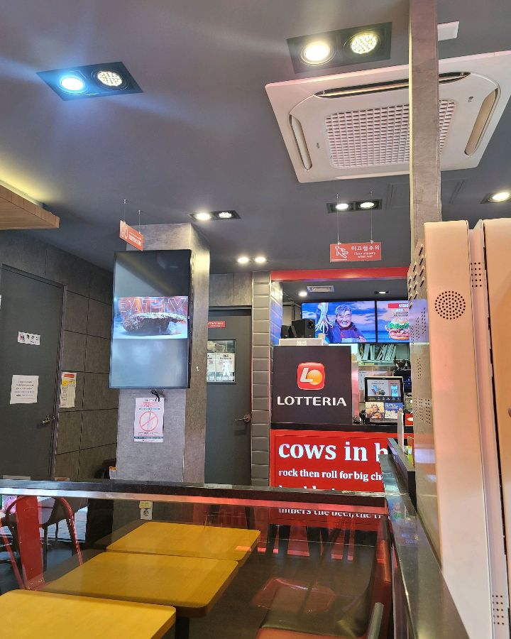 매장 내부 전경