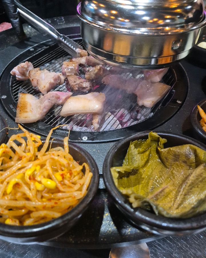 불판 위에서 지글지글 익어가는 쫀득살