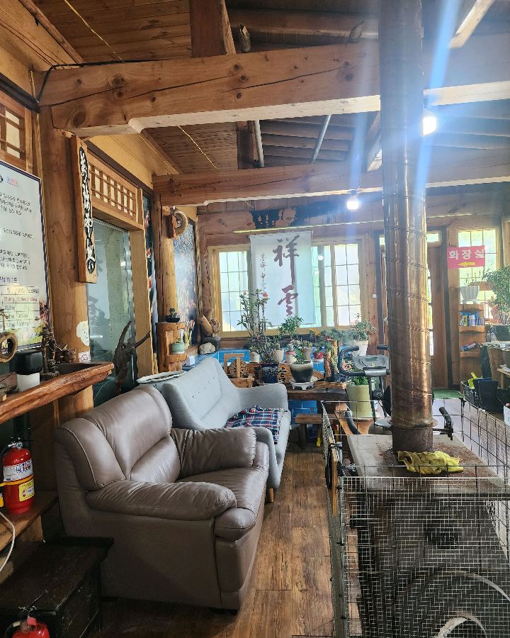 정겨운 분위기의 식당 내부