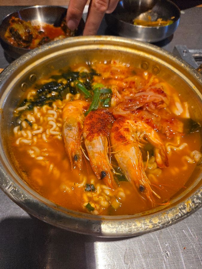 돈멜의 시원한 해물라면