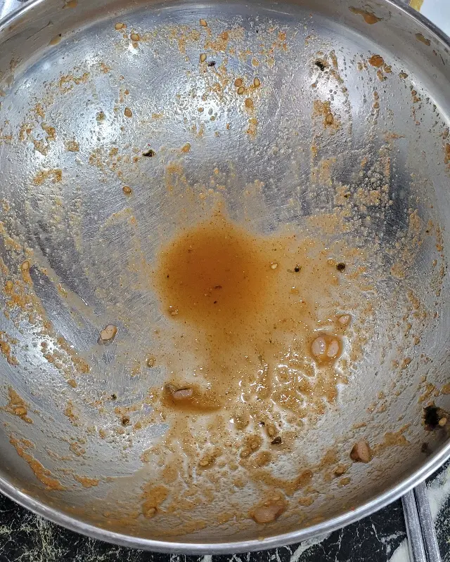 깨끗하게 비워진 물회 그릇