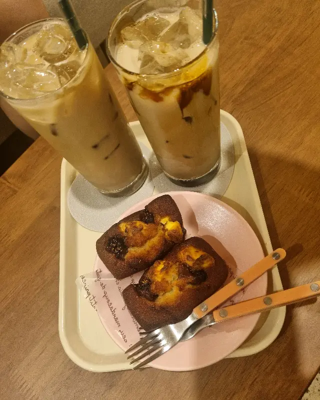 크림라떼와 휘낭시에