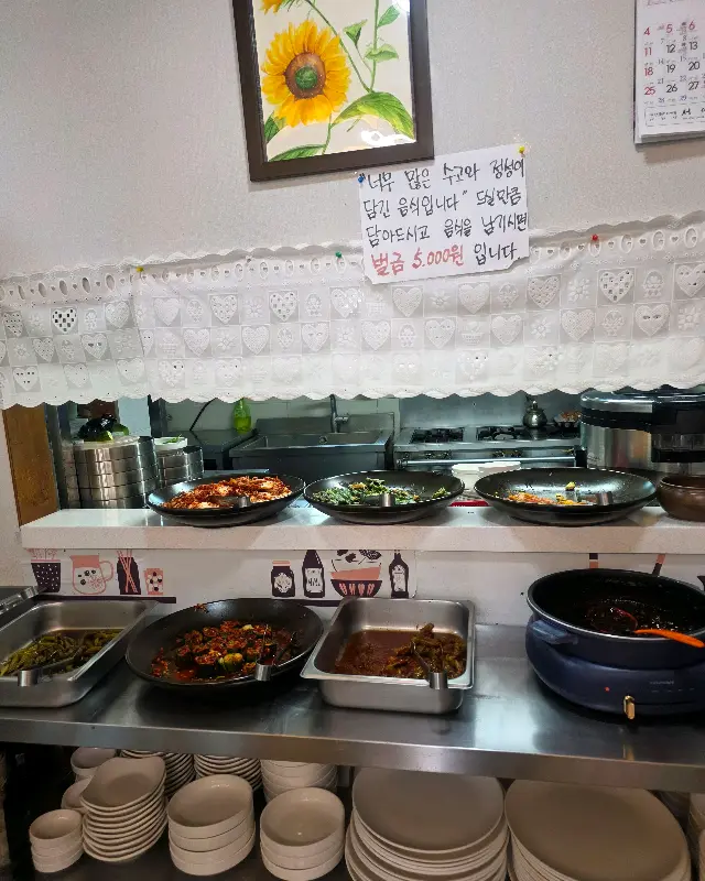 깔끔한 뷔페식 코너