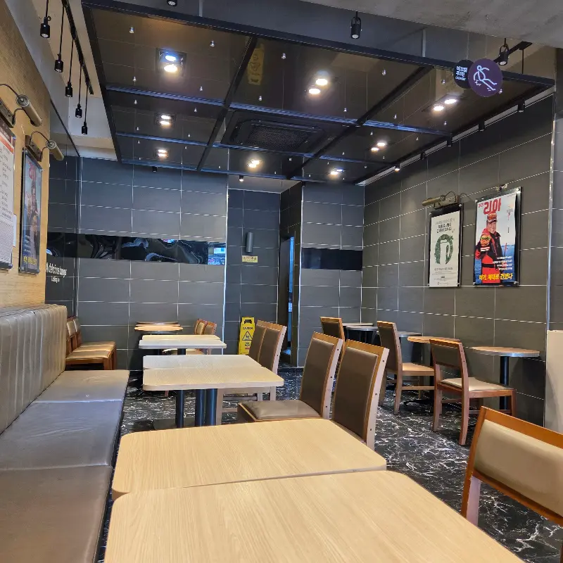 깔끔한 롯데리아 내부