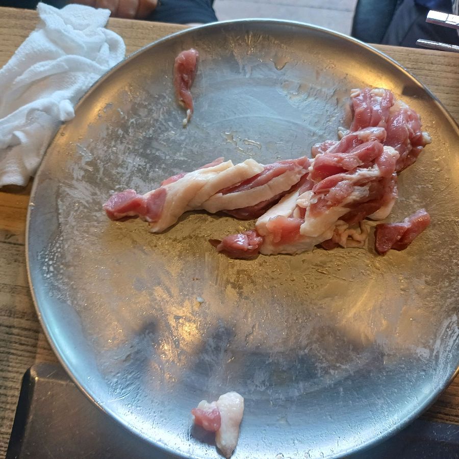 오리고기를 거의 다 먹은 접시