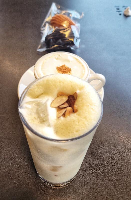 다양한 음료와 디저트