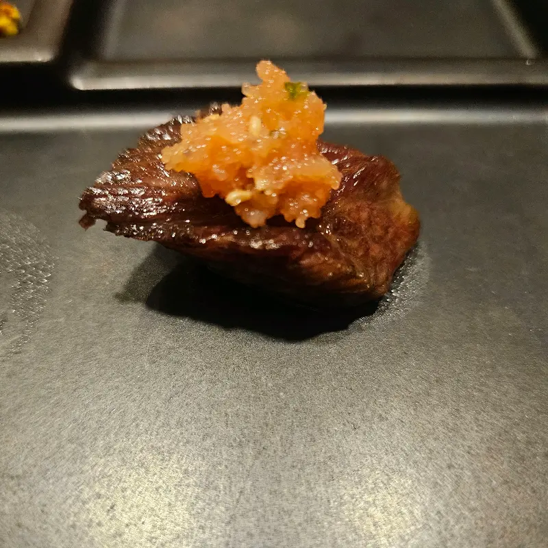 잘 구워진 한우 한 점