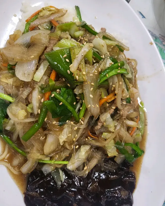 푸짐한 쟁반짜장