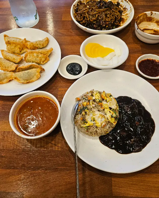 다양한 메뉴를 한 상 가득