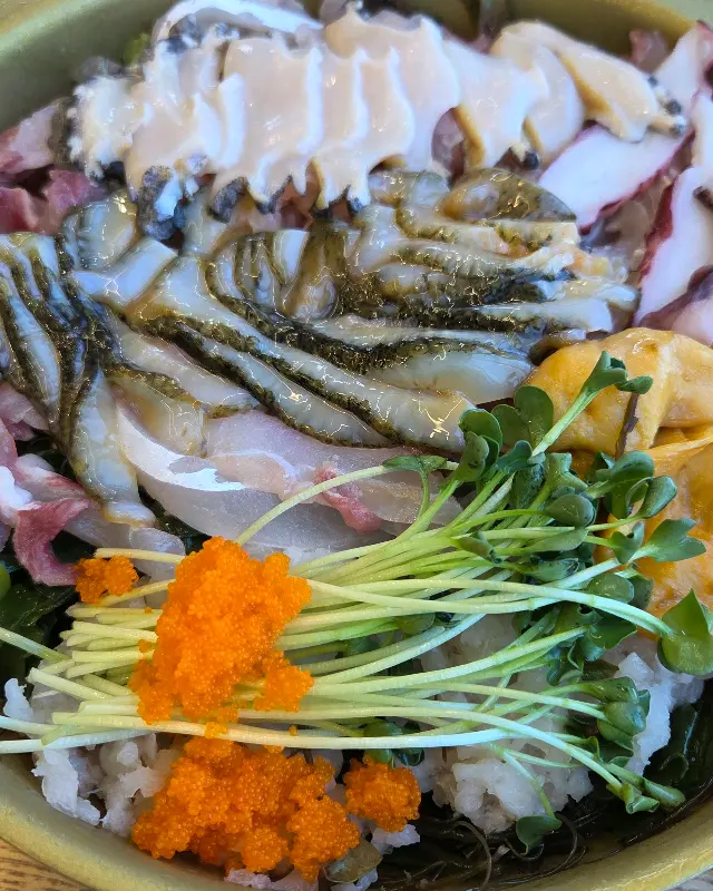 해산물이 가득한 해전물회